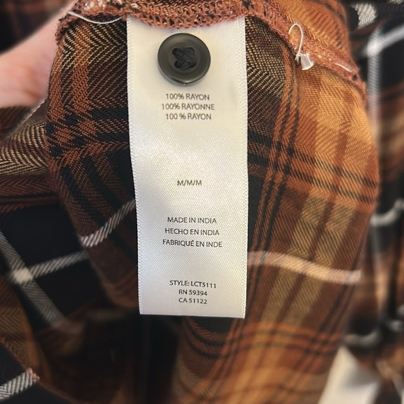 Women’s long sleeve flannel top size medium. - Picture 6 of 7